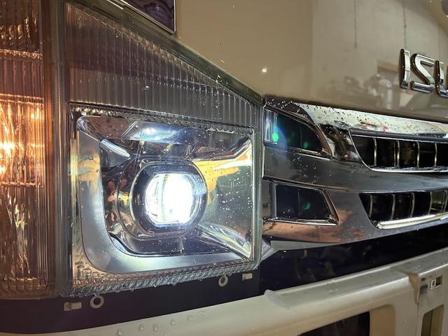 エルフトラック 平ボディ 10尺 Pレンジ付きオートマ 積載2トン 全低床 荷台鉄板張り新調 アオリ再塗装 純正LEDヘッドライト ナビ ETC キーレス メッキパーツ(26枚目)