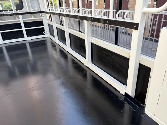 タイタントラック 10尺 垂直パワーゲート付き 積載3トン Pレンジ付きオートマ 荷台鉄板 荷台加工物(取り外し可) 高床 荷台仕上げ済み メッキパーツ ETC付き エルフOEM 新明和(15枚目)