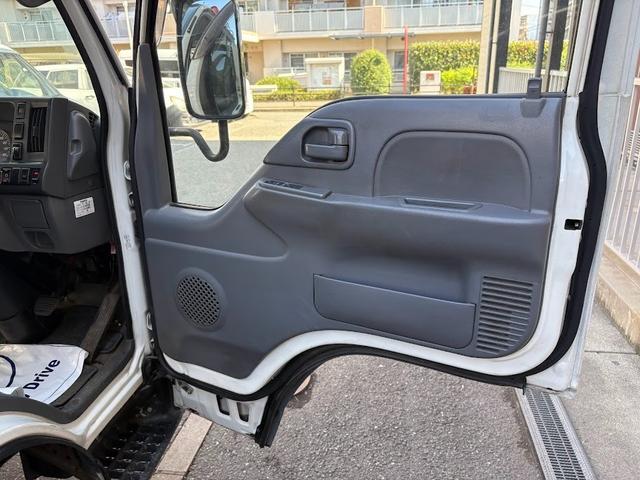 タイタントラック 10尺 垂直パワーゲート付き 積載3トン Pレンジ付きオートマ 荷台鉄板 荷台加工物(取り外し可) 高床 荷台仕上げ済み メッキパーツ ETC付き エルフOEM 新明和(23枚目)