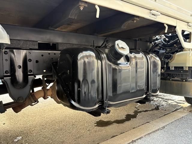 タイタントラック 10尺 垂直パワーゲート付き 積載3トン Pレンジ付きオートマ 荷台鉄板 荷台加工物(取り外し可) 高床 荷台仕上げ済み メッキパーツ ETC付き エルフOEM 新明和(38枚目)