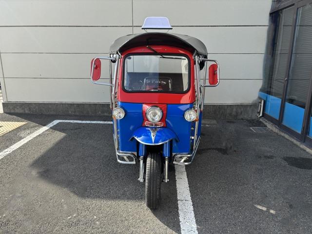 タイその他 トゥクトゥク　ＥＴ４　トゥクトゥク　ＥＴ４　オートマチック　４人乗り対面　６６０ｃｃ　未登録　新車　普通免許で運転可能　ロールバー付き（4枚目）
