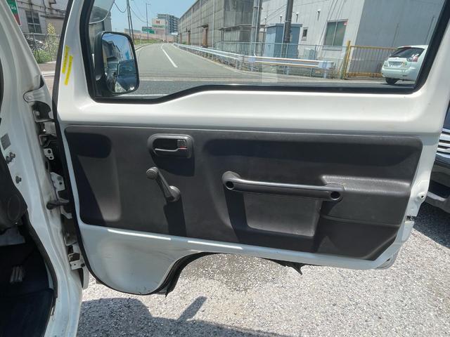 アクティトラック ＳＤＸ　運転席エアバック　パワーステアリング　ラジオＦＭ　／ＡＭ　三方開　スペアタイヤ　荷台灯　積載量３５０ｋｇ　５速ミッション車（28枚目）