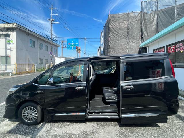 エスクァイア ハイブリッドＧｉ　ユーザー買取車　純正ＳＤナビ　フルセグＴＶ　バックモニター　両側パワースライドドア　後席モニター　シートヒーター　クルーズコントロール　雹害車（9枚目）