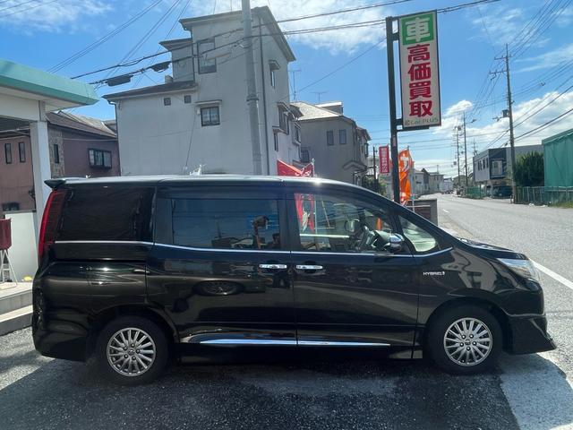 エスクァイア ハイブリッドＧｉ　ユーザー買取車　純正ＳＤナビ　フルセグＴＶ　バックモニター　両側パワースライドドア　後席モニター　シートヒーター　クルーズコントロール　雹害車（13枚目）
