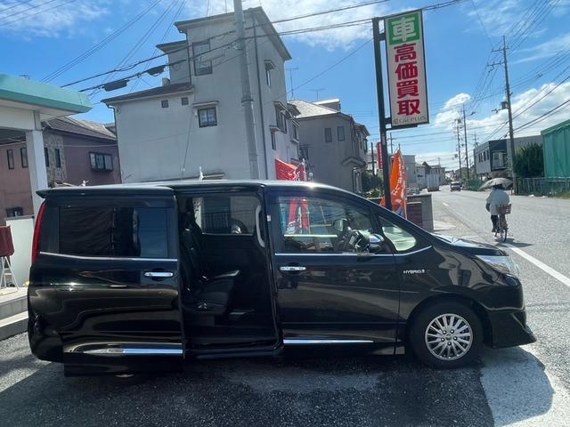 エスクァイア ハイブリッドＧｉ　ユーザー買取車　純正ＳＤナビ　フルセグＴＶ　バックモニター　両側パワースライドドア　後席モニター　シートヒーター　クルーズコントロール　雹害車（14枚目）