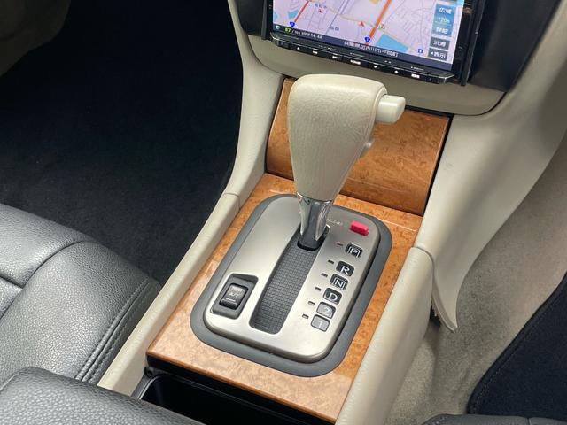 セドリック ２５０Ｌ　ＮＡＶＩエディション　ケンウッドナビ　バックモニター　ウッドコンビハンドル　キーレス　オートエアコン　パワーシート　電動格納ミラー　１８インチアルミ（25枚目）