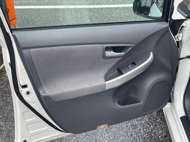 プリウス S ユーザー買取車 純正ナビ ワンセグTV CD DVD バックモニター スマートキー シートヒーター オートエアコン 電動格納ミラー 車検令和9年8月(27枚目)