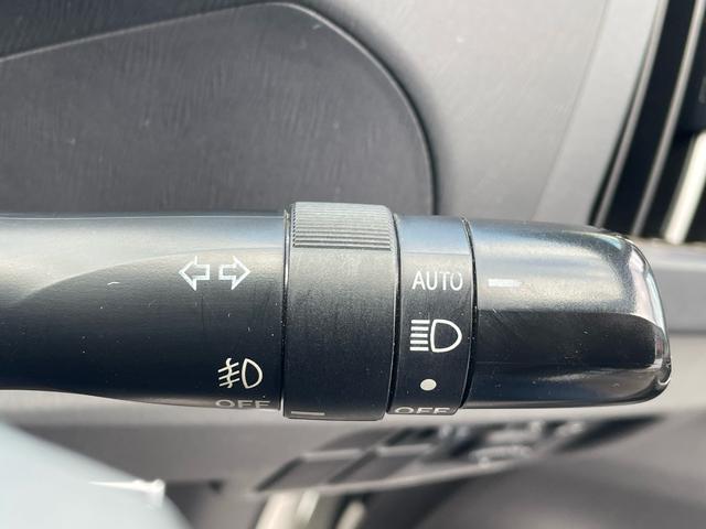 プリウス S ユーザー買取車 純正ナビ ワンセグTV CD DVD バックモニター スマートキー シートヒーター オートエアコン 電動格納ミラー 車検令和9年8月(42枚目)