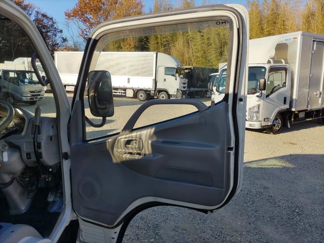 デュトロ 　３ｔ　低床ダンプ　３方開　極東製　５ＭＴ　アドブルー不要　ターボ車　荷台内寸（Ｌ３０７ｃｍ×Ｗ１５８ｃｍ×Ｈ３７ｃｍ）　コボレーン付き　Ｎｏ．９０９（17枚目）