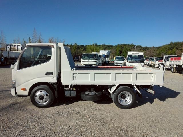 デュトロ 　３ｔ　低床　強化ダンプ　最大積載量３，０００ｋｇ　ＡＴ車　１３５ＰＳ　ターボ車　実走行５４，０００ｋｍ　ＥＴＣ　アドブルー不要　極東製　荷台内寸（Ｌ３０５／Ｗ１５９／Ｈ３７）　Ｎｏ．１０２４（4枚目）