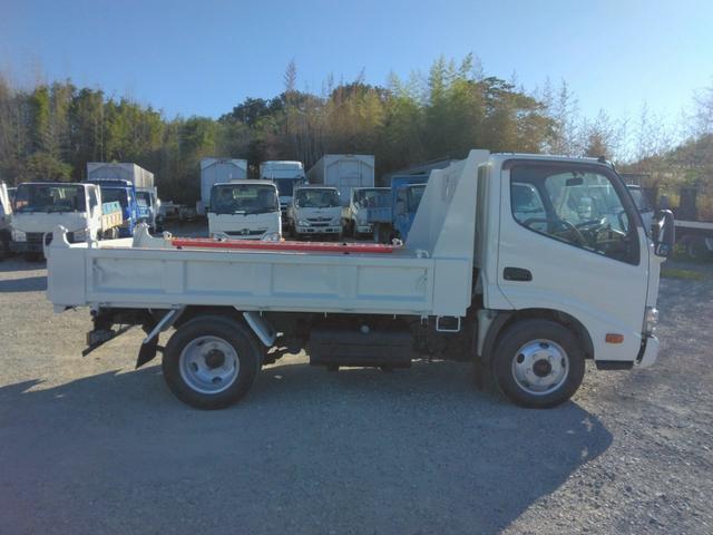 デュトロ 　３ｔ　低床　強化ダンプ　最大積載量３，０００ｋｇ　ＡＴ車　１３５ＰＳ　ターボ車　実走行５４，０００ｋｍ　ＥＴＣ　アドブルー不要　極東製　荷台内寸（Ｌ３０５／Ｗ１５９／Ｈ３７）　Ｎｏ．１０２４（8枚目）