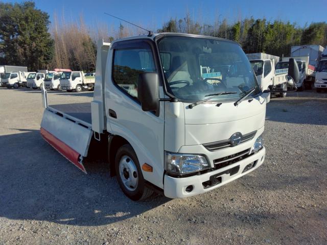 デュトロ 　３ｔ　低床　強化ダンプ　最大積載量３，０００ｋｇ　ＡＴ車　１３５ＰＳ　ターボ車　実走行５４，０００ｋｍ　ＥＴＣ　アドブルー不要　極東製　荷台内寸（Ｌ３０５／Ｗ１５９／Ｈ３７）　Ｎｏ．１０２４（9枚目）