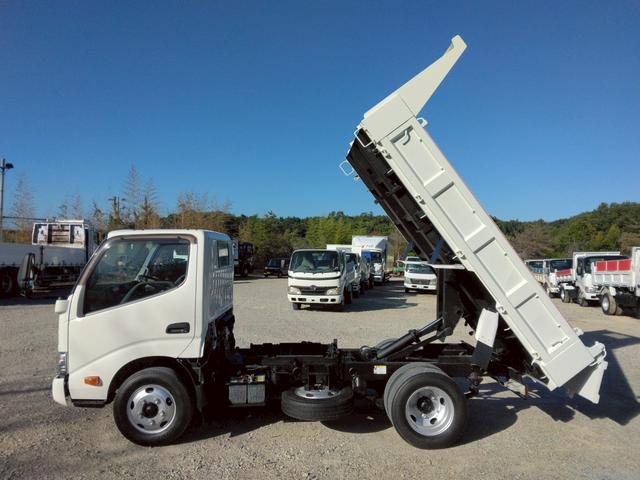 デュトロ 　３ｔ　低床　強化ダンプ　最大積載量３，０００ｋｇ　ＡＴ車　１３５ＰＳ　ターボ車　実走行５４，０００ｋｍ　ＥＴＣ　アドブルー不要　極東製　荷台内寸（Ｌ３０５／Ｗ１５９／Ｈ３７）　Ｎｏ．１０２４（20枚目）