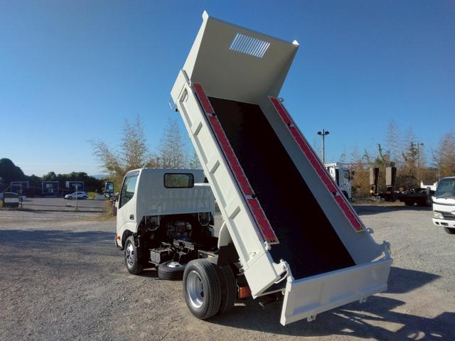 デュトロ 　３ｔ　低床　強化ダンプ　最大積載量３，０００ｋｇ　ＡＴ車　１３５ＰＳ　ターボ車　実走行５４，０００ｋｍ　ＥＴＣ　アドブルー不要　極東製　荷台内寸（Ｌ３０５／Ｗ１５９／Ｈ３７）　Ｎｏ．１０２４（21枚目）