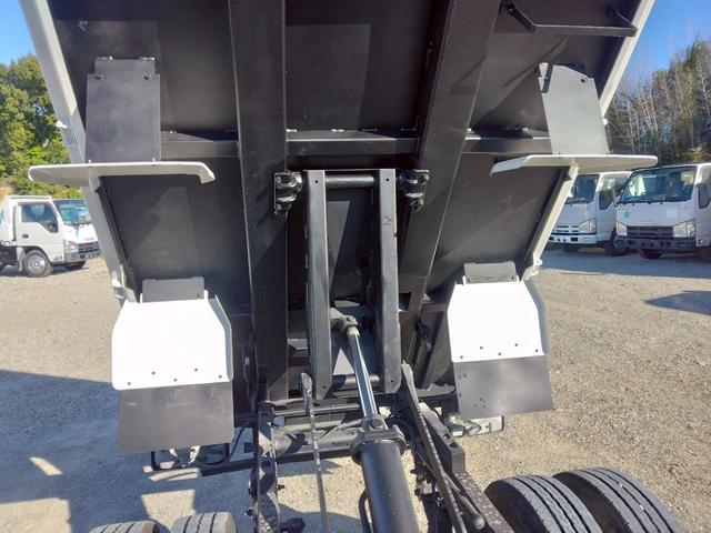 デュトロ 　３ｔ　低床　強化ダンプ　最大積載量３，０００ｋｇ　ＡＴ車　１３５ＰＳ　ターボ車　実走行５４，０００ｋｍ　ＥＴＣ　アドブルー不要　極東製　荷台内寸（Ｌ３０５／Ｗ１５９／Ｈ３７）　Ｎｏ．１０２４（41枚目）