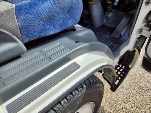 キャンター ２．９５ｔ　高床　強化ダンプ　最大積載量２９５０ｋｇ　５ＭＴ　１４０ＰＳ　ターボ車　左電格ミラー　ＥＴＣ　三方開　ピン差し　あゆみ掛け　新明和製　マフラー焼きなし　アドブルー不要　　左電格ミラー　　Ｎｏ．１０２５（36枚目）