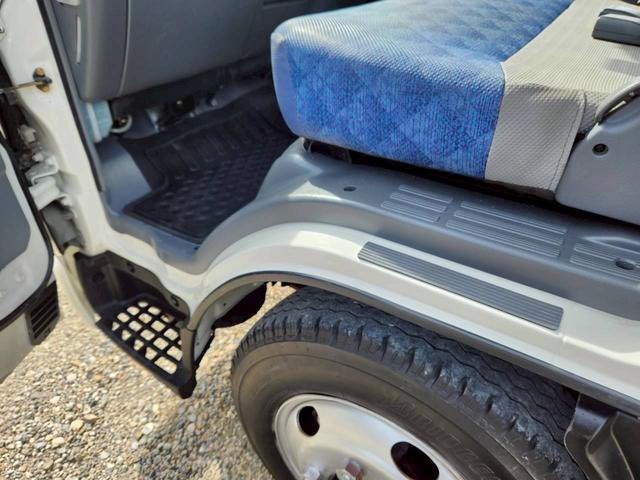 キャンター ２．９５ｔ　高床　強化ダンプ　最大積載量２９５０ｋｇ　５ＭＴ　１４０ＰＳ　ターボ車　左電格ミラー　ＥＴＣ　三方開　ピン差し　あゆみ掛け　新明和製　マフラー焼きなし　アドブルー不要　　左電格ミラー　　Ｎｏ．１０２５（39枚目）