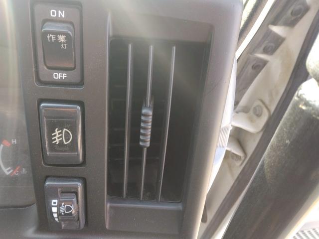 エルフトラック 　３ｔ　低床　強化ダンプ　最大積載量３，０００ｋｇ　６ＭＴ　左電格ミラー　坂道発進補助装置　三方開　ＥＴＣ　ピン差し　新明和　荷台内寸（Ｌ３０５／Ｗ１５９／Ｈ３７）　アドブルー不要　Ｎｏ．１０２９（59枚目）