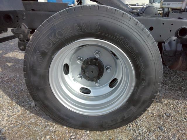 デュトロ ３ｔ低床強化　深ダンプ　最大積載量３，０００ｋｇ　強化ダンプ　低床　土砂禁　リア観音扉　５ＭＴ　１５０ＰＳ　ターボ車　地デジＴＶ　左電格ミラー　坂道発進補助装置　ＥＴＣ　アドブルー不要　Ｎｏ．１０３７（68枚目）