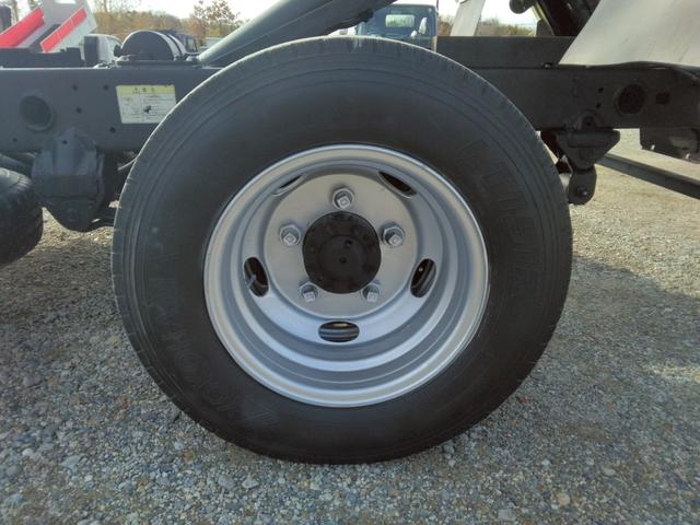 デュトロ ３ｔ低床強化　深ダンプ　最大積載量３，０００ｋｇ　強化ダンプ　低床　土砂禁　リア観音扉　５ＭＴ　１５０ＰＳ　ターボ車　地デジＴＶ　左電格ミラー　坂道発進補助装置　ＥＴＣ　アドブルー不要　Ｎｏ．１０３７（70枚目）