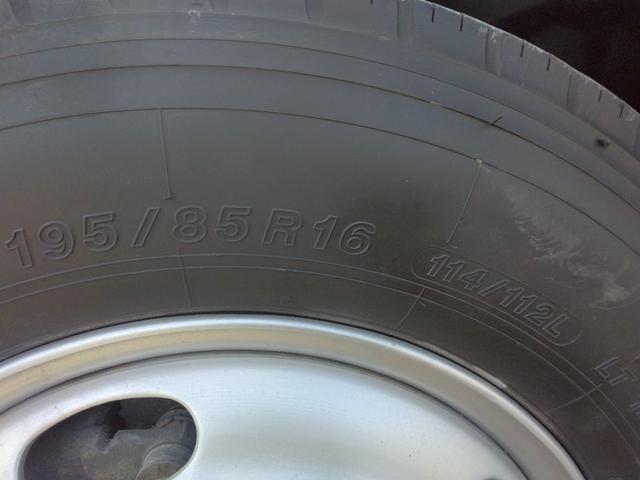 デュトロ ３ｔ低床強化　深ダンプ　最大積載量３，０００ｋｇ　強化ダンプ　低床　土砂禁　リア観音扉　５ＭＴ　１５０ＰＳ　ターボ車　地デジＴＶ　左電格ミラー　坂道発進補助装置　ＥＴＣ　アドブルー不要　Ｎｏ．１０３７（72枚目）