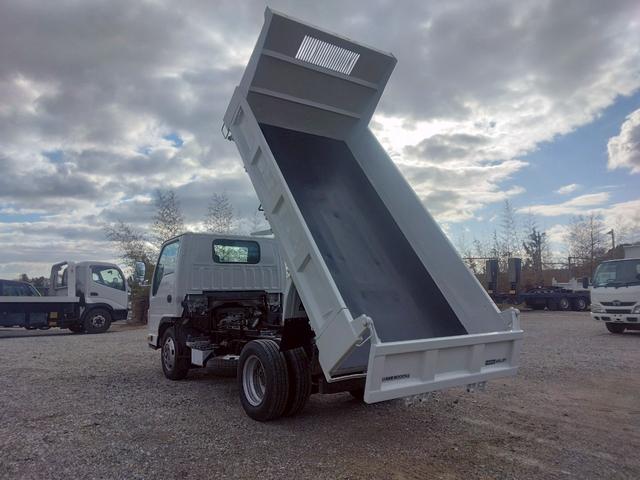 エルフトラック 　３ｔ　低床　ダンプ　最大積載量３，０００ｋｇ　６ＭＴ　１５０ＰＳ　ターボ車　左電格ミラー　坂道発進補助装置　ＥＴＣ　アドブルー不要　新明和製　Ｎｏ．１０３９（21枚目）