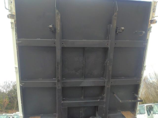 エルフトラック 　３ｔ　低床　ダンプ　最大積載量３，０００ｋｇ　６ＭＴ　１５０ＰＳ　ターボ車　左電格ミラー　坂道発進補助装置　ＥＴＣ　アドブルー不要　新明和製　Ｎｏ．１０３９（47枚目）