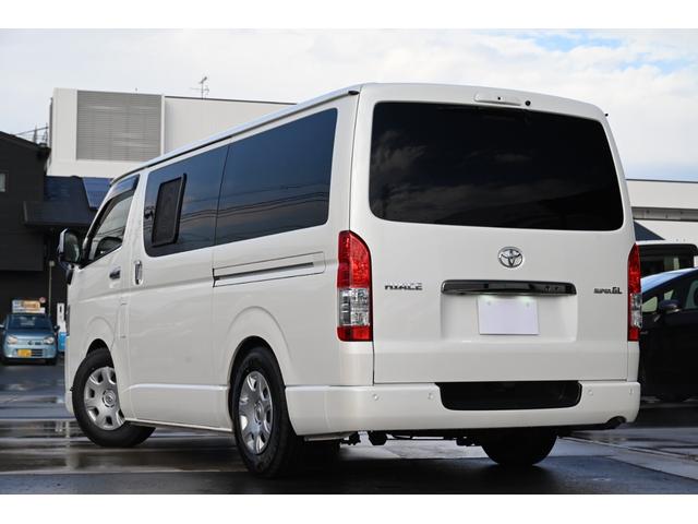 ハイエースバン スーパーGL ダークプライムII ユーザー買取 1オーナー 禁煙 ベッドキット ローダウン デジタルインナーミラー パノラミックビュー Bluetooth ETC 前後ドライブレコーダー 社外コンソール 社外スピーカー LED(5枚目)