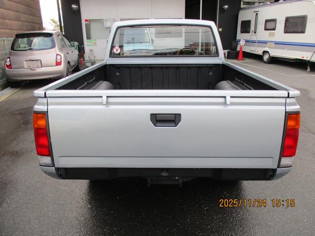 ダットサントラック (6枚目)