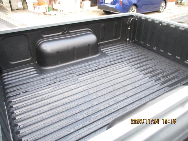 ダットサントラック (9枚目)