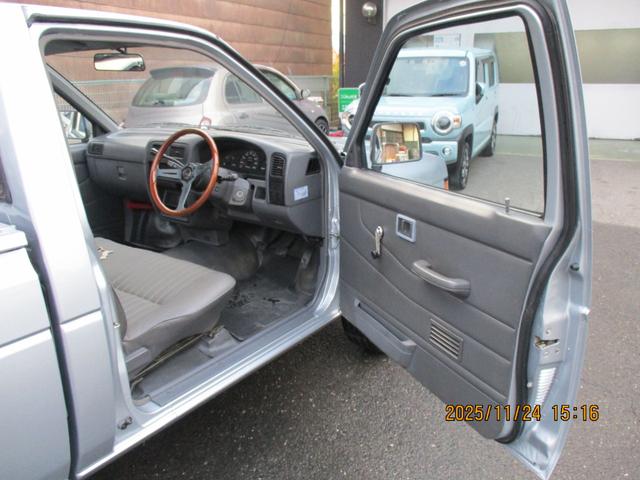 ダットサントラック (12枚目)