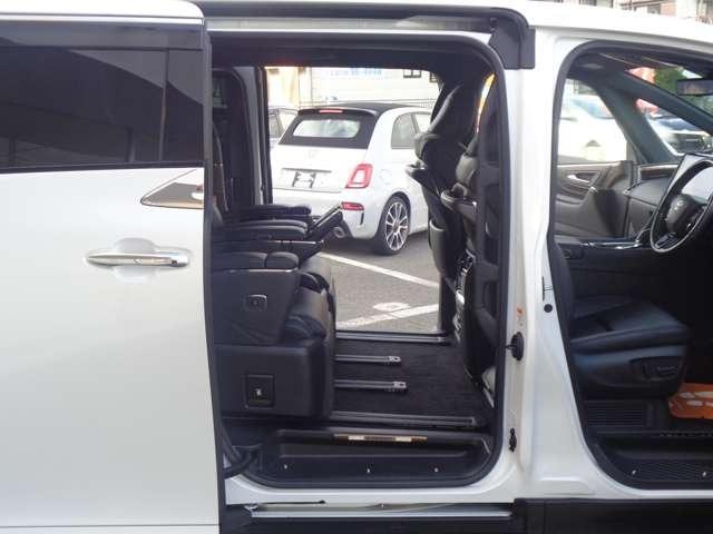 ヴェルファイアハイブリッド エグゼクティブラウンジ　Ｅ－Ｆｏｕｒ／４ＷＤ／ムーンルーフ／ＪＢＬサウンドシステム／後席モニタ／スペアタイヤ／ヘッドアップディスプレイ／デジタルインナーミラー／フルセグナビ／３６０度カメラ／前後ドライブレコーダー／ＥＴＣ（11枚目）