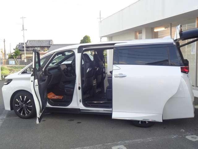 ヴェルファイアハイブリッド エグゼクティブラウンジ　Ｅ－Ｆｏｕｒ／４ＷＤ／ムーンルーフ／ＪＢＬサウンドシステム／後席モニタ／スペアタイヤ／ヘッドアップディスプレイ／デジタルインナーミラー／フルセグナビ／３６０度カメラ／前後ドライブレコーダー／ＥＴＣ（45枚目）