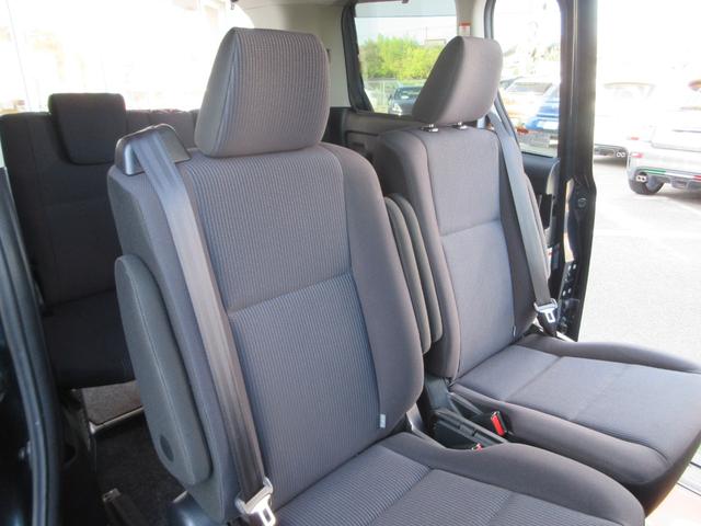 ヴォクシー ハイブリッドＸ　ワンオーナー／衝突被害軽減システム／ワンセグナビ／バックカメラ／ＥＴＣ／ＣＤ＆ＤＶＤ再生可能／ブルートゥース／ＵＳＢ入力端子／ドライブレコーダー／プッシュスタート／左側パワースライドドア／ＨＩＤ（13枚目）