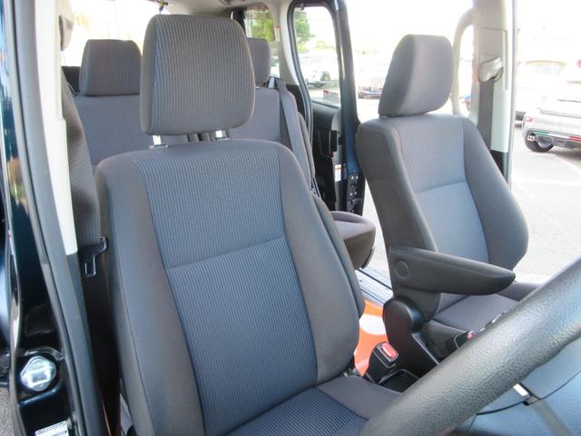 ヴォクシー ハイブリッドＸ　ワンオーナー／衝突被害軽減システム／ワンセグナビ／バックカメラ／ＥＴＣ／ＣＤ＆ＤＶＤ再生可能／ブルートゥース／ＵＳＢ入力端子／ドライブレコーダー／プッシュスタート／左側パワースライドドア／ＨＩＤ（15枚目）