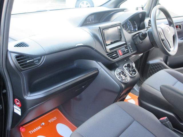 ヴォクシー ハイブリッドＸ　ワンオーナー／衝突被害軽減システム／ワンセグナビ／バックカメラ／ＥＴＣ／ＣＤ＆ＤＶＤ再生可能／ブルートゥース／ＵＳＢ入力端子／ドライブレコーダー／プッシュスタート／左側パワースライドドア／ＨＩＤ（20枚目）