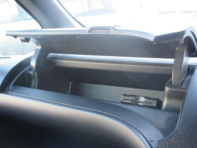 ヴォクシー ハイブリッドＸ　ワンオーナー／衝突被害軽減システム／ワンセグナビ／バックカメラ／ＥＴＣ／ＣＤ＆ＤＶＤ再生可能／ブルートゥース／ＵＳＢ入力端子／ドライブレコーダー／プッシュスタート／左側パワースライドドア／ＨＩＤ（21枚目）