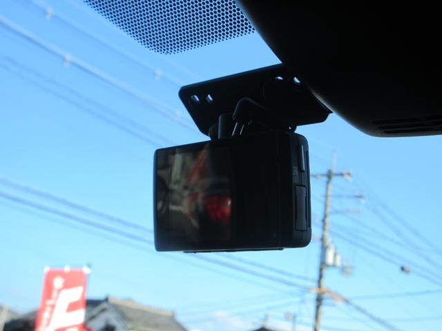 ヴォクシー ハイブリッドＸ　ワンオーナー／衝突被害軽減システム／ワンセグナビ／バックカメラ／ＥＴＣ／ＣＤ＆ＤＶＤ再生可能／ブルートゥース／ＵＳＢ入力端子／ドライブレコーダー／プッシュスタート／左側パワースライドドア／ＨＩＤ（22枚目）