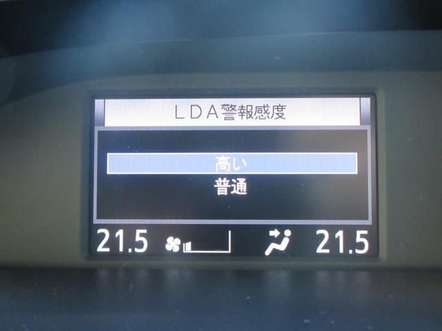 ヴォクシー ハイブリッドＸ　ワンオーナー／衝突被害軽減システム／ワンセグナビ／バックカメラ／ＥＴＣ／ＣＤ＆ＤＶＤ再生可能／ブルートゥース／ＵＳＢ入力端子／ドライブレコーダー／プッシュスタート／左側パワースライドドア／ＨＩＤ（23枚目）