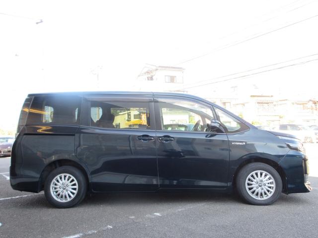 ヴォクシー ハイブリッドＸ　ワンオーナー／衝突被害軽減システム／ワンセグナビ／バックカメラ／ＥＴＣ／ＣＤ＆ＤＶＤ再生可能／ブルートゥース／ＵＳＢ入力端子／ドライブレコーダー／プッシュスタート／左側パワースライドドア／ＨＩＤ（30枚目）