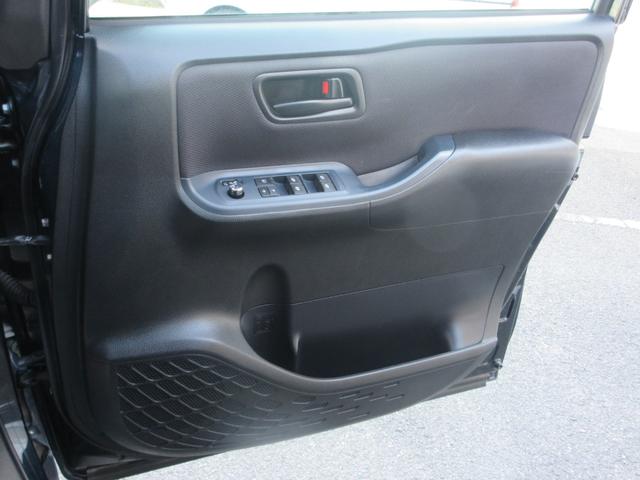 ヴォクシー ハイブリッドＸ　ワンオーナー／衝突被害軽減システム／ワンセグナビ／バックカメラ／ＥＴＣ／ＣＤ＆ＤＶＤ再生可能／ブルートゥース／ＵＳＢ入力端子／ドライブレコーダー／プッシュスタート／左側パワースライドドア／ＨＩＤ（33枚目）