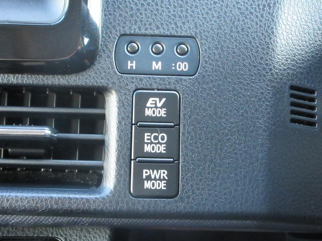 ヴォクシー ハイブリッドＸ　ワンオーナー／衝突被害軽減システム／ワンセグナビ／バックカメラ／ＥＴＣ／ＣＤ＆ＤＶＤ再生可能／ブルートゥース／ＵＳＢ入力端子／ドライブレコーダー／プッシュスタート／左側パワースライドドア／ＨＩＤ（45枚目）