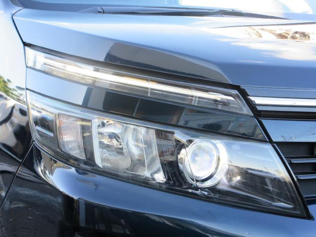 ヴォクシー ハイブリッドＸ　ワンオーナー／衝突被害軽減システム／ワンセグナビ／バックカメラ／ＥＴＣ／ＣＤ＆ＤＶＤ再生可能／ブルートゥース／ＵＳＢ入力端子／ドライブレコーダー／プッシュスタート／左側パワースライドドア／ＨＩＤ（49枚目）