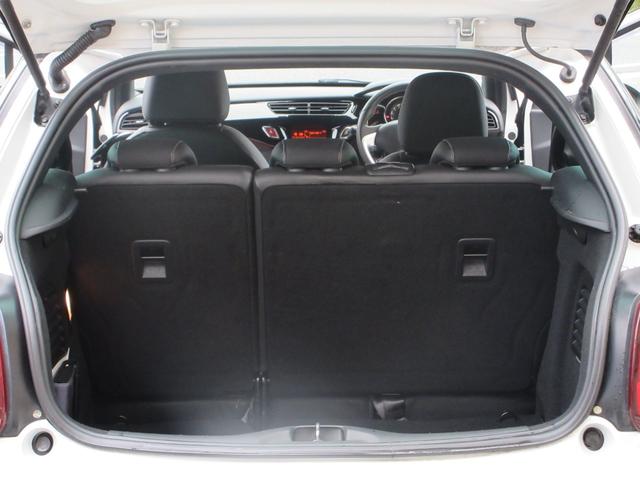 ＤＳ３ シック　衝突被害軽減システム／障害物センサー／ＥＴＣ／ＬＥＤヘッドランプ／ＣＤ再生可能／ブルートゥース／ＡＵＸ／ＵＳＢ入力端子／クルーズコントロール／オートエアコン／スペアタイヤ／フォグランプ（10枚目）