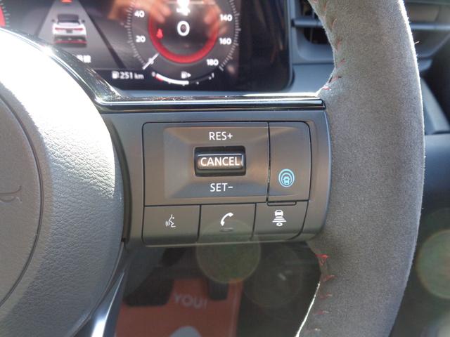 オーラ ニスモ BOSEサウンドシステム/衝突被害軽減システム/ブラインドスポットモニター/リアクロストラフィックアラート/フルセグナビ/ドラレコ/デジタルミラー/置くだけ充電/360度カメラ(18枚目)