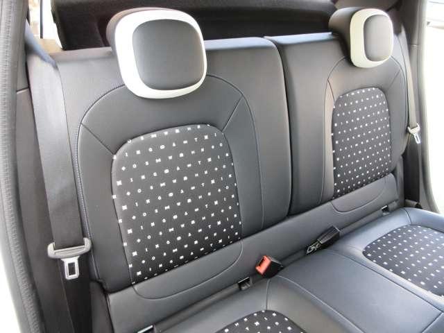 トゥインゴ シグネチャー　後期型／ディスプレイオーディオ／バックカメラ／ＥＴＣ／ワンオーナー／限定５０台／シートヒーター／ＡｐｐｌｅＣａｒＰｌａｙ／ＡＵＸ／ＵＳＢ入力端子／ＬＥＤヘッドランプ（12枚目）