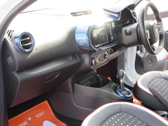 トゥインゴ シグネチャー　後期型／ディスプレイオーディオ／バックカメラ／ＥＴＣ／ワンオーナー／限定５０台／シートヒーター／ＡｐｐｌｅＣａｒＰｌａｙ／ＡＵＸ／ＵＳＢ入力端子／ＬＥＤヘッドランプ（20枚目）