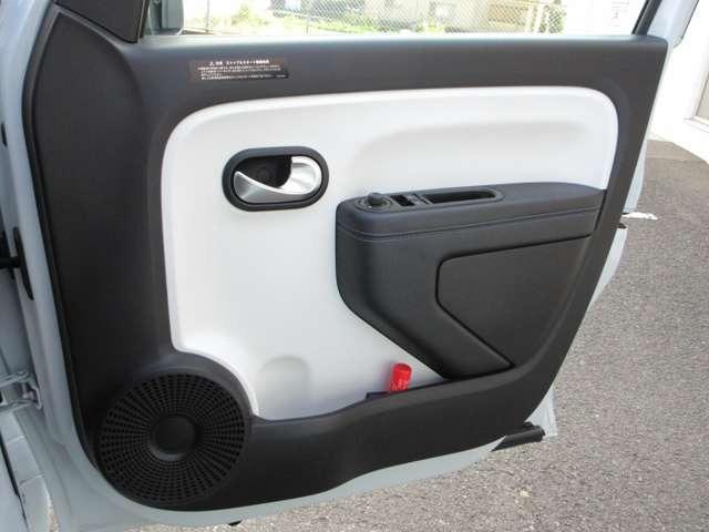 トゥインゴ シグネチャー　後期型／ディスプレイオーディオ／バックカメラ／ＥＴＣ／ワンオーナー／限定５０台／シートヒーター／ＡｐｐｌｅＣａｒＰｌａｙ／ＡＵＸ／ＵＳＢ入力端子／ＬＥＤヘッドランプ（31枚目）