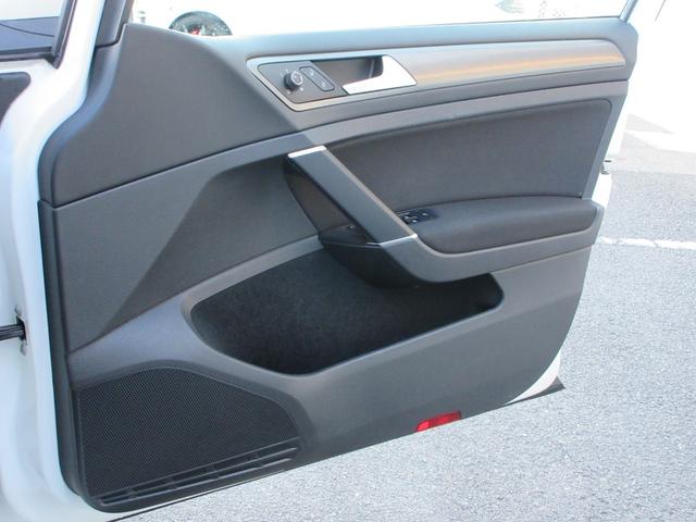 ゴルフ TSIコンフォートライン 衝突被害軽減システム/フルセグナビ/バックカメラ/前後ドラレコ/CD&DVD再生可能/ブルートゥース/ETC/パドルシフト/クルーズコントロール/HIDヘッドライト/フォグランプ/アルミホイール(32枚目)