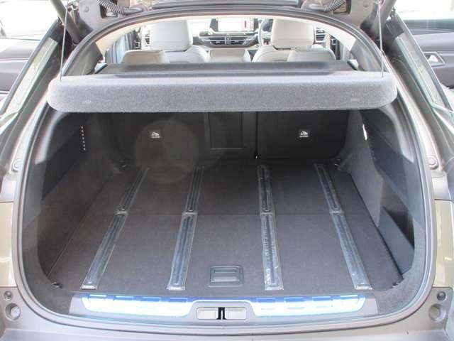 Ｃ５ Ｘ マックス　プラグインハイブリッド　サンルーフ／ヘッドアップディスプレイ／衝突被害軽減システム／ブラインドスポットモニター／リアクロストラフィックアラート／デジタルインナーミラー／ベンチレーション＆マッサージ機能付ハーフレザーシート（10枚目）